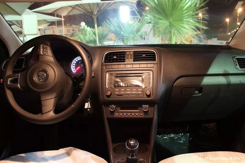 Volkswagen Polo Sedan - ENNAKL