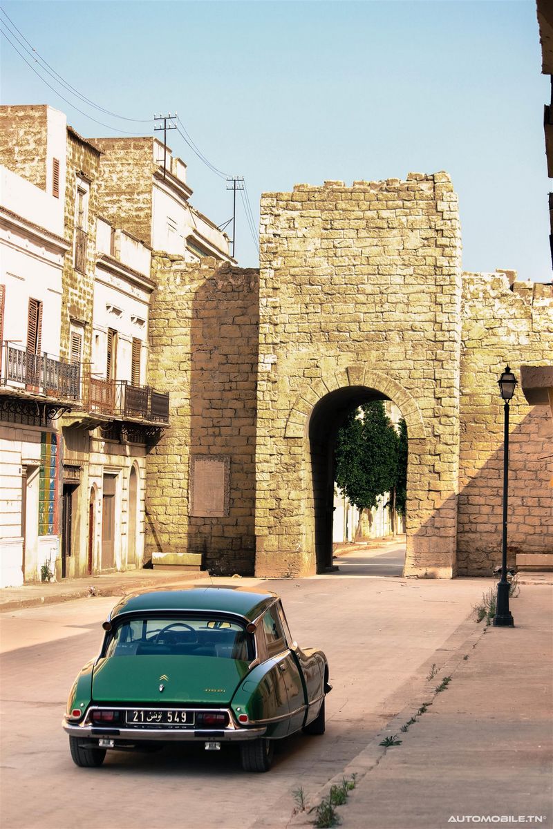 Les voitures historiques au Carthago Film Studio