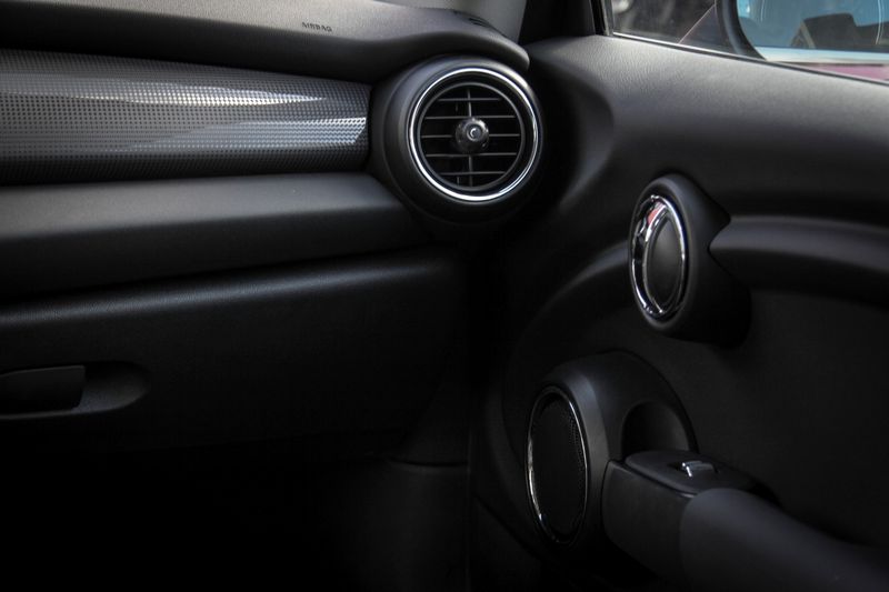 Les MINI 3 et 5 portes à Sidi Bou Saïd