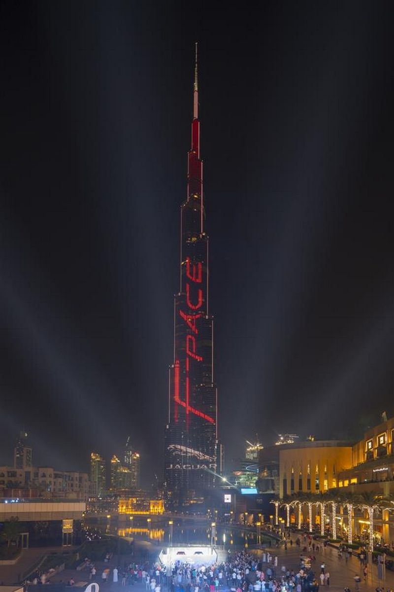 Lancement spectaculaire de la Jaguar F-Pace - Burj Khalifa - Dubai 
