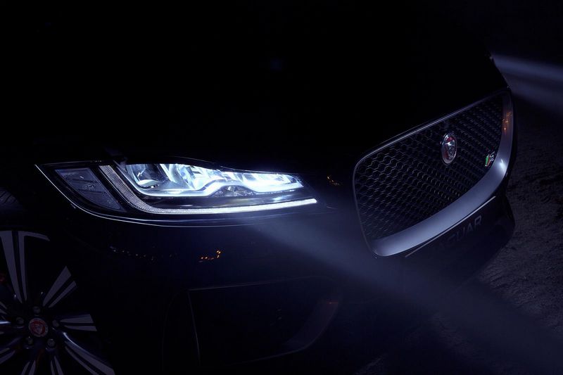 Lancement spectaculaire de la Jaguar F-Pace - Burj Khalifa - Dubai 