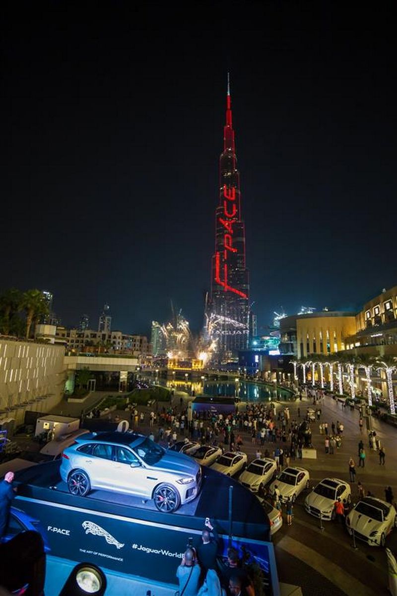 Lancement spectaculaire de la Jaguar F-Pace - Burj Khalifa - Dubai 