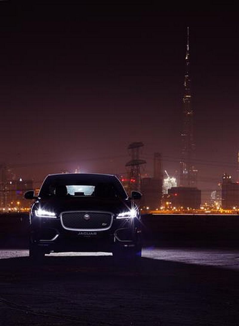 Lancement spectaculaire de la Jaguar F-Pace - Burj Khalifa - Dubai 