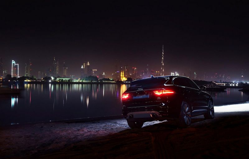 Lancement spectaculaire de la Jaguar F-Pace - Burj Khalifa - Dubai 