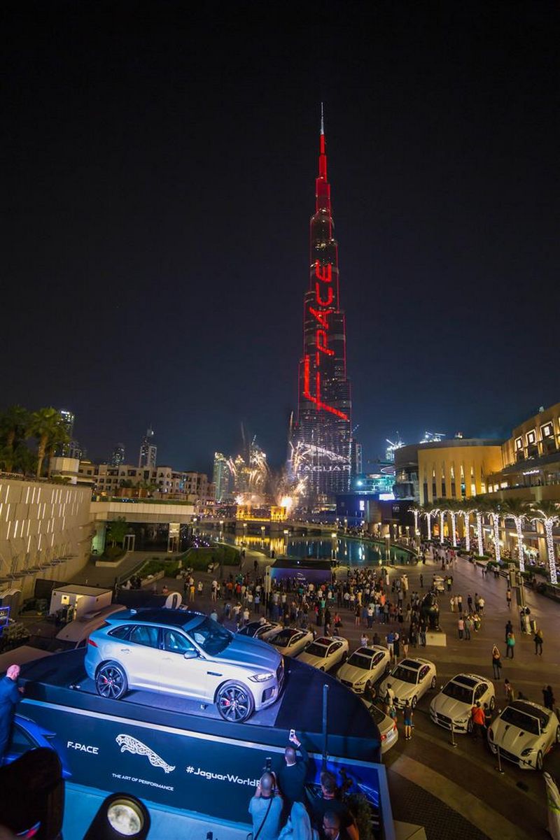 Lancement spectaculaire de la Jaguar F-Pace - Burj Khalifa - Dubai 