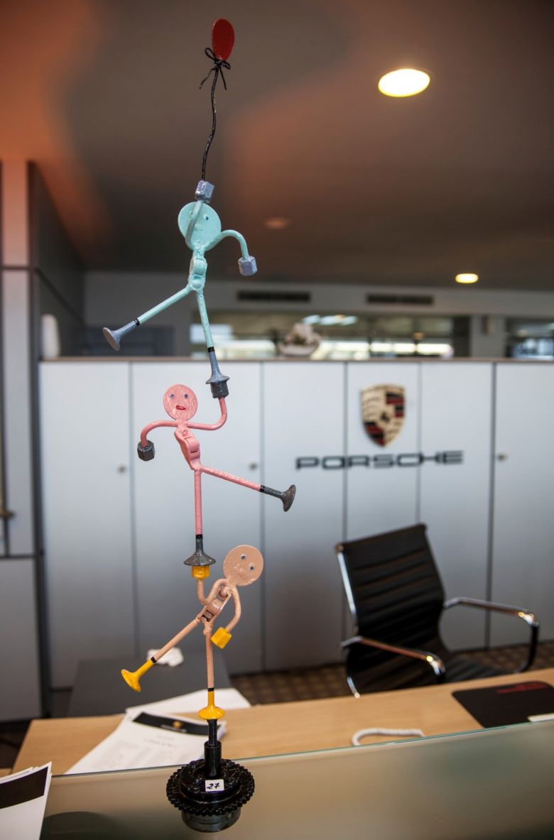 Porsche Tunisie accueille l'expo «Osons le Fer»