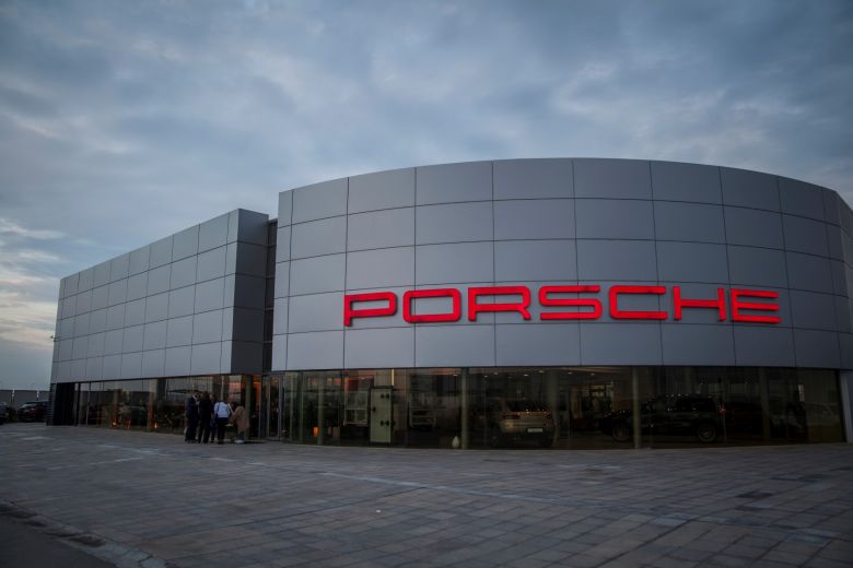 Porsche Tunisie accueille l'expo «Osons le Fer»