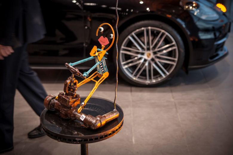 Porsche Tunisie accueille l'expo «Osons le Fer»