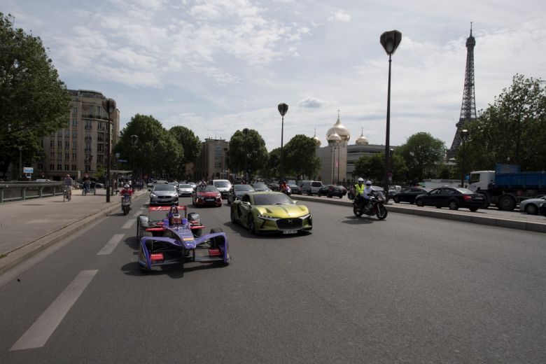 L'équipe DS Virgin parade à Paris