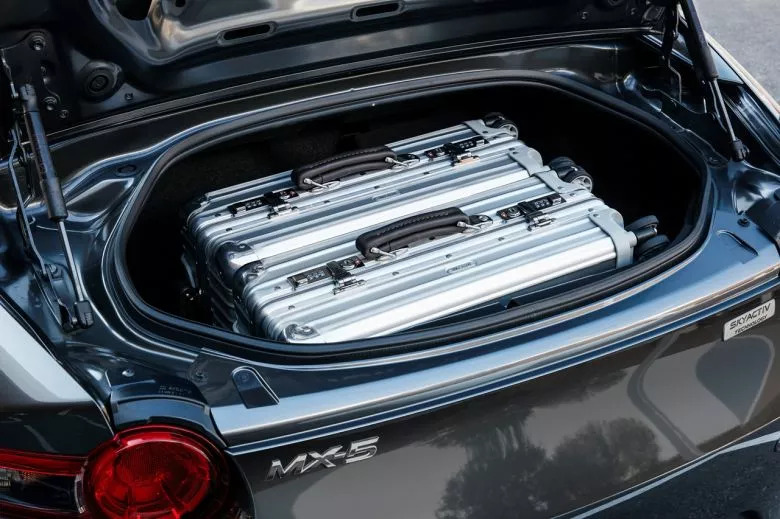 Mazda MX-5 RF - Economic Auto