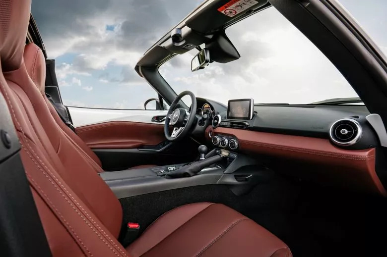 Mazda MX-5 RF - Economic Auto