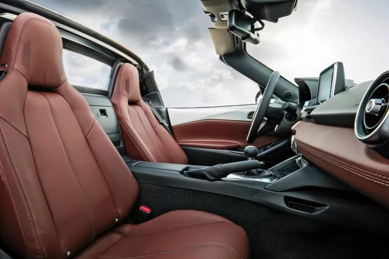 Mazda MX-5 RF - Economic Auto