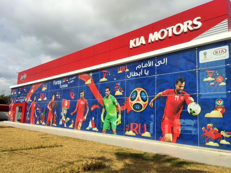 Les showrooms KIA habillés aux couleurs de l'équipe Nationale