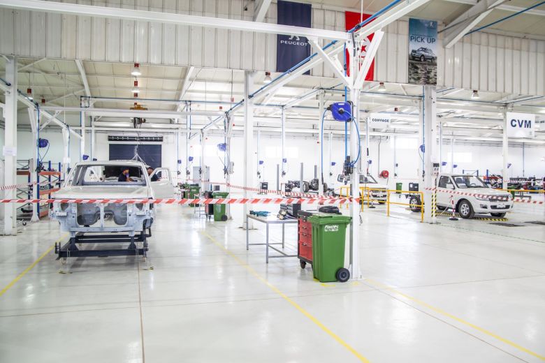 STAFIM et le Groupe PSA démarrent la production du PEUGEOT Pick Up en Tunisie