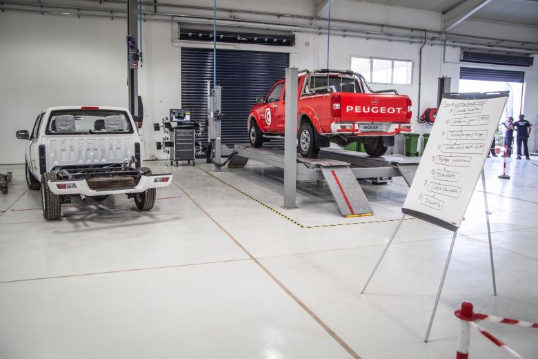 STAFIM et le Groupe PSA démarrent la production du PEUGEOT Pick Up en Tunisie
