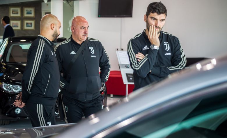 Jeep reçoit le Scudetto à son showroom du Lac