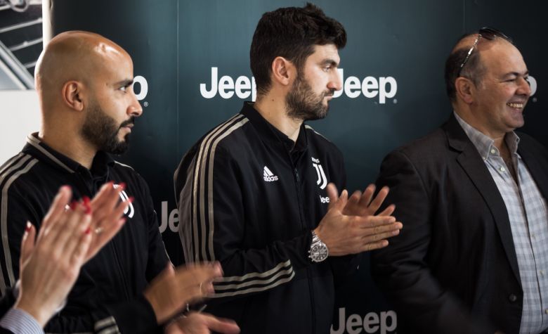 Jeep reçoit le Scudetto à son showroom du Lac