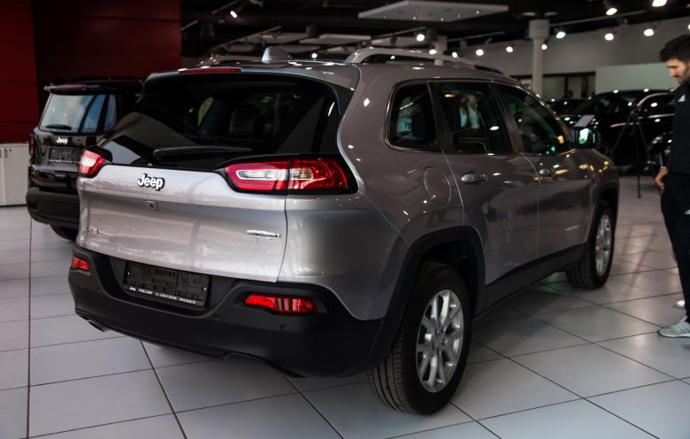 Jeep reçoit le Scudetto à son showroom du Lac