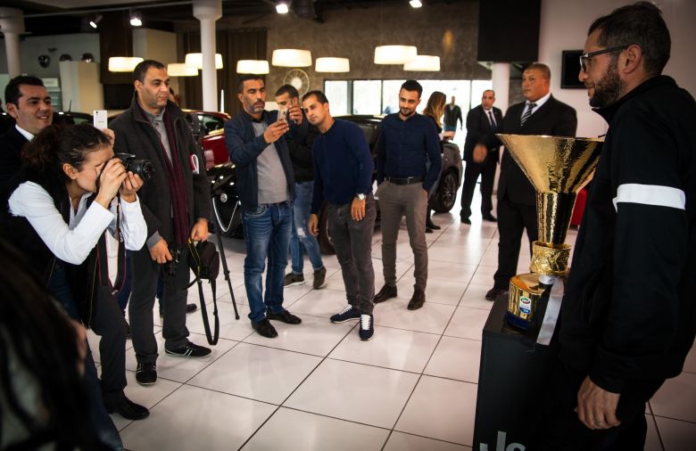 Jeep reçoit le Scudetto à son showroom du Lac