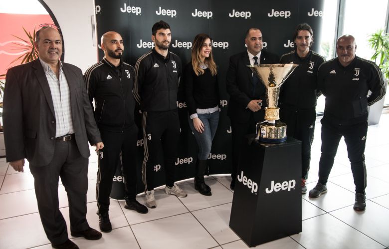 Jeep reçoit le Scudetto à son showroom du Lac