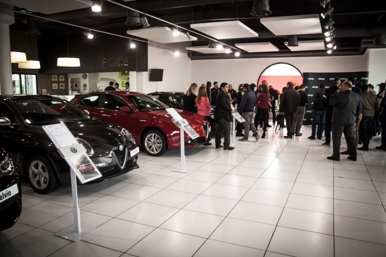Jeep reçoit le Scudetto à son showroom du Lac
