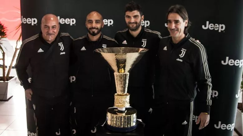 Jeep reçoit le Scudetto à son showroom du Lac