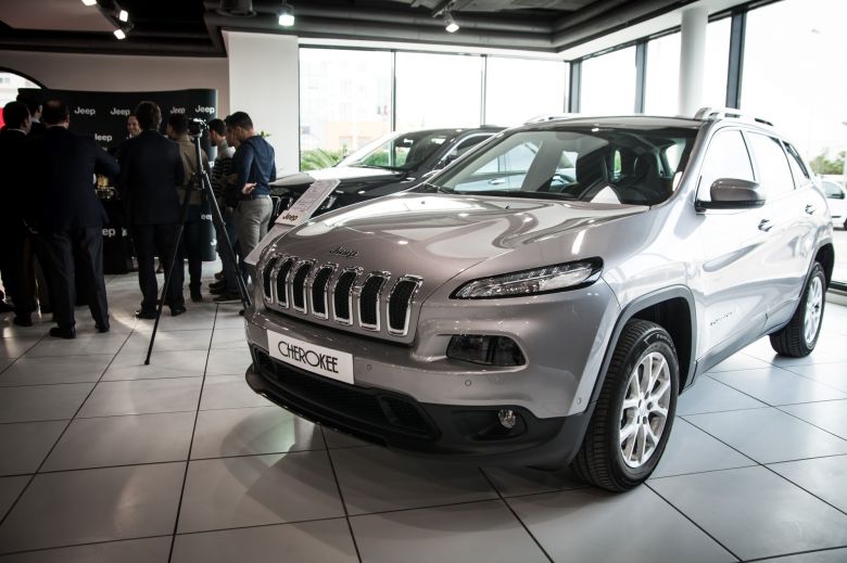 Jeep reçoit le Scudetto à son showroom du Lac