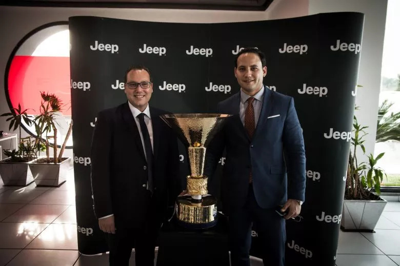 Jeep reçoit le Scudetto à son showroom du Lac