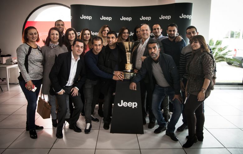 Jeep reçoit le Scudetto à son showroom du Lac