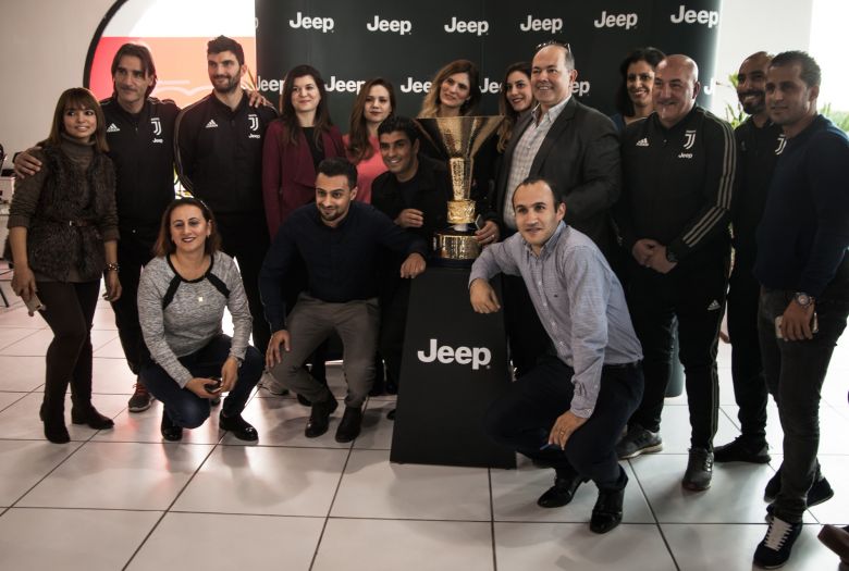 Jeep reçoit le Scudetto à son showroom du Lac