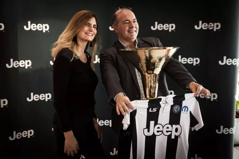Jeep reçoit le Scudetto à son showroom du Lac