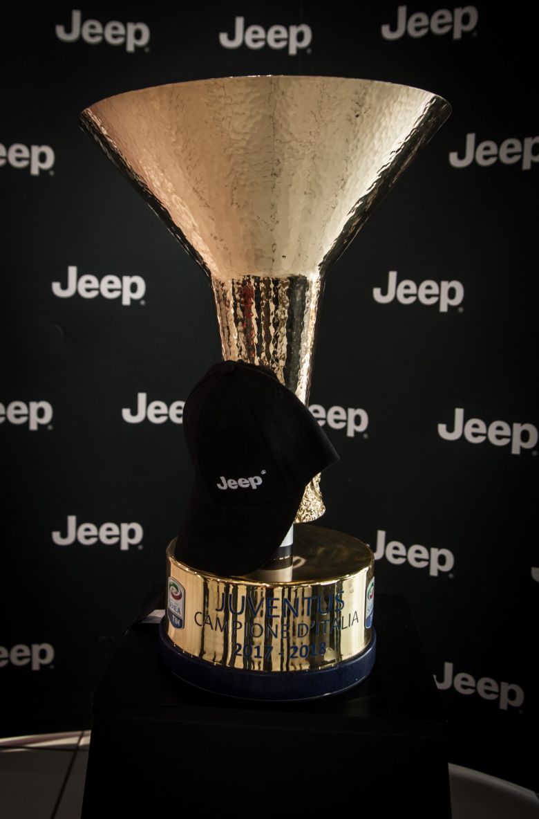Jeep reçoit le Scudetto à son showroom du Lac