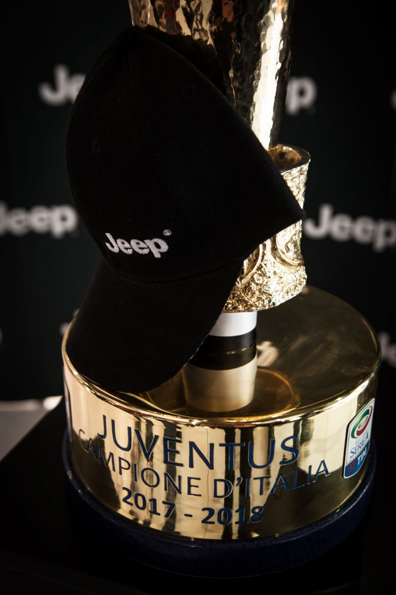 Jeep reçoit le Scudetto à son showroom du Lac