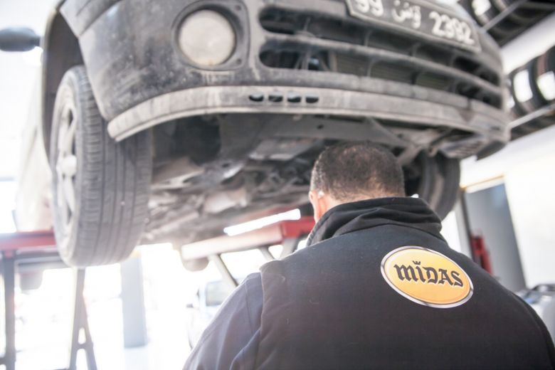 Les médias reçus comme des stars à la station Shell Boumhel