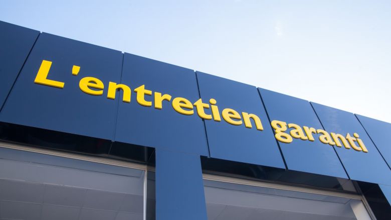 Les médias reçus comme des stars à la station Shell Boumhel