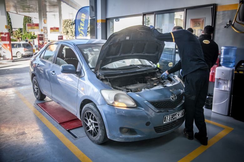 Les médias reçus comme des stars à la station Shell Boumhel