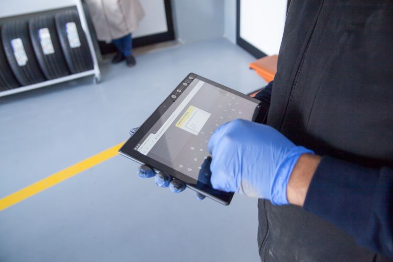 Les médias reçus comme des stars à la station Shell Boumhel