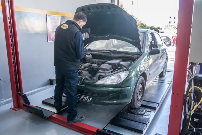 Les médias reçus comme des stars à la station Shell Boumhel