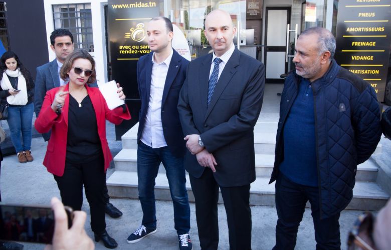 Les médias reçus comme des stars à la station Shell Boumhel