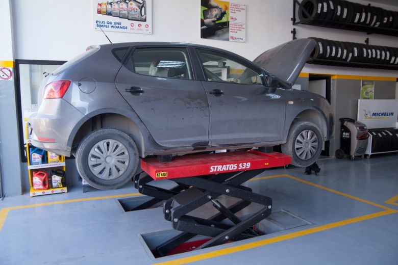 Les médias reçus comme des stars à la station Shell Boumhel