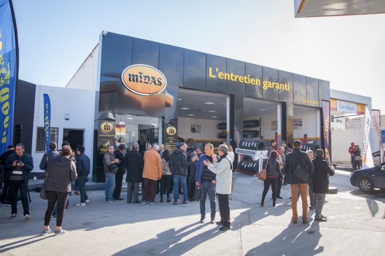 Les médias reçus comme des stars à la station Shell Boumhel