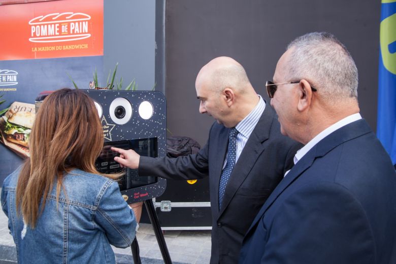 Les médias reçus comme des stars à la station Shell Boumhel
