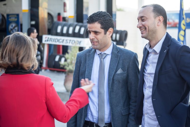 Les médias reçus comme des stars à la station Shell Boumhel