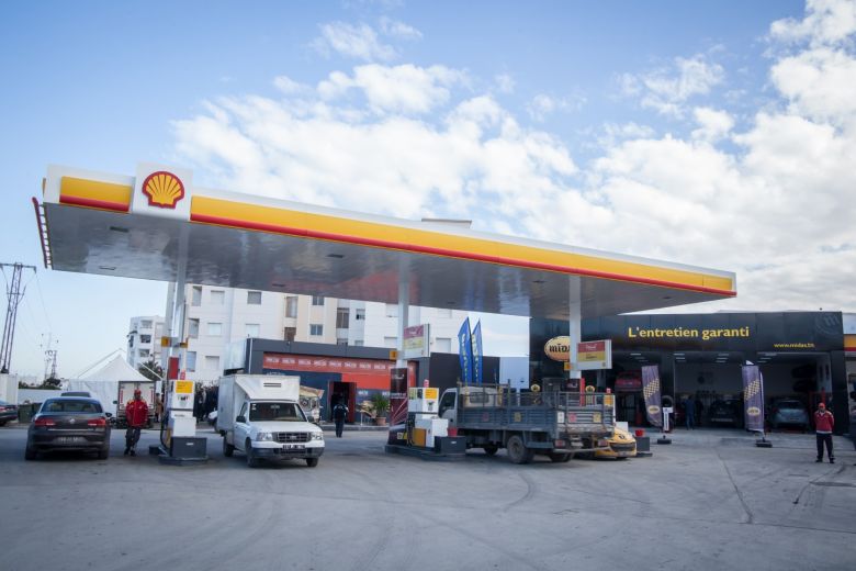 Les médias reçus comme des stars à la station Shell Boumhel