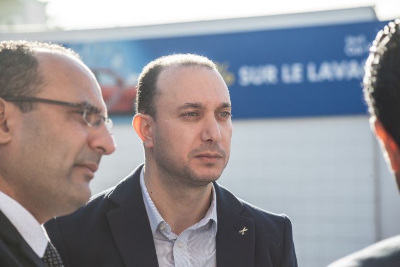 Les médias reçus comme des stars à la station Shell Boumhel