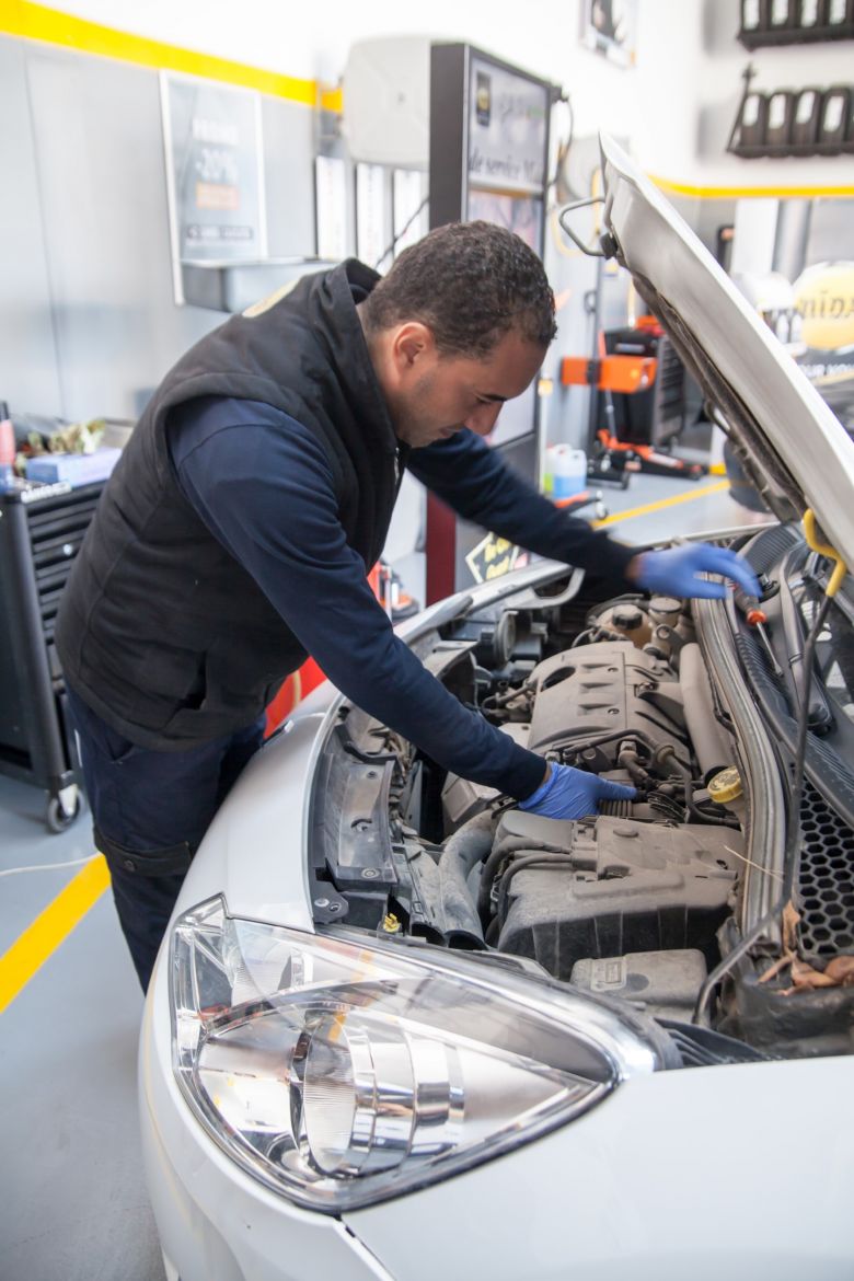 Les médias reçus comme des stars à la station Shell Boumhel
