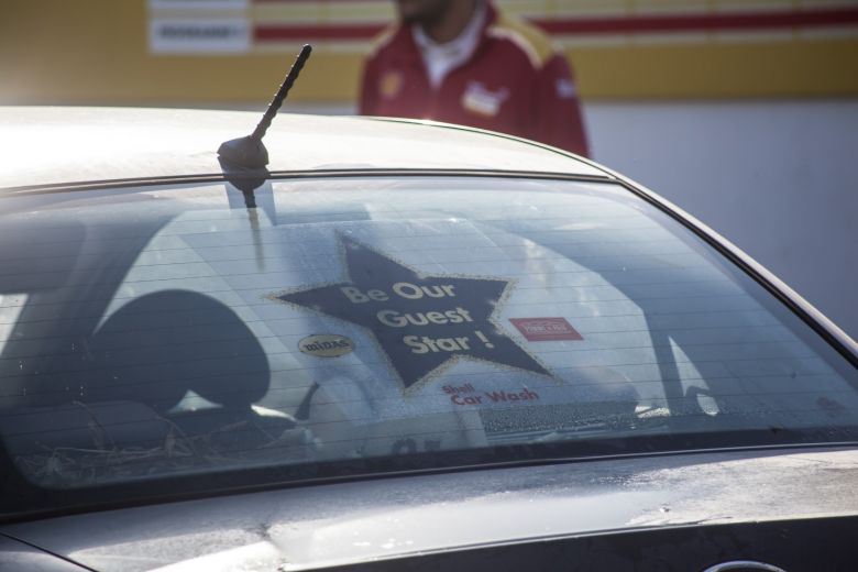 Les médias reçus comme des stars à la station Shell Boumhel