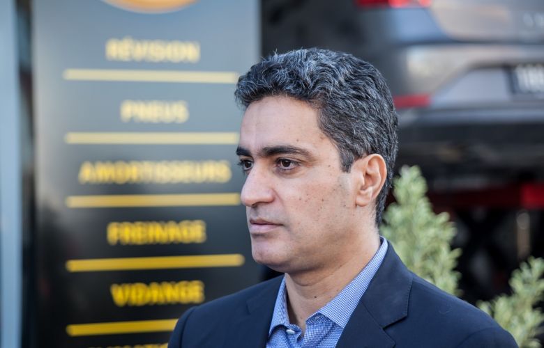 Les médias reçus comme des stars à la station Shell Boumhel