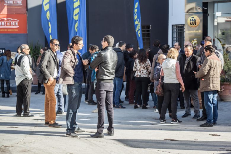 Les médias reçus comme des stars à la station Shell Boumhel