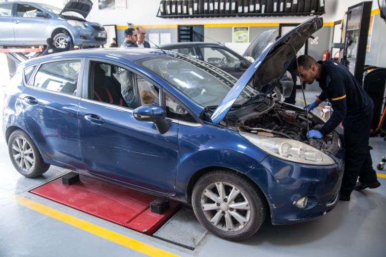 Les médias reçus comme des stars à la station Shell Boumhel